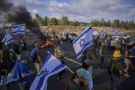 Growing Israeli anger with war erupts in protest