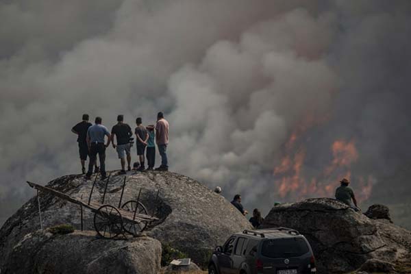 Evolución favorable de los incendios en España: algunos siguen activos