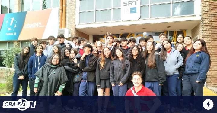 Estudiantes del Instituto Amparo de María recorrieron los estudios de SRT Media de la UNC