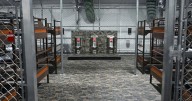 Juez decidirá si centro de detención en Florida violó derechos de migrantes al negarles acceso legal