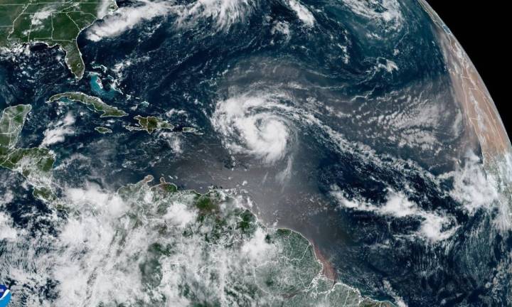 Huracán Erin, primero del Atlántico en 2025