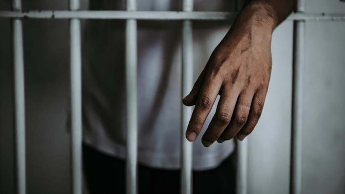 Rescatan a 2 menores en Huajuapan; detienen al padre por resistencia