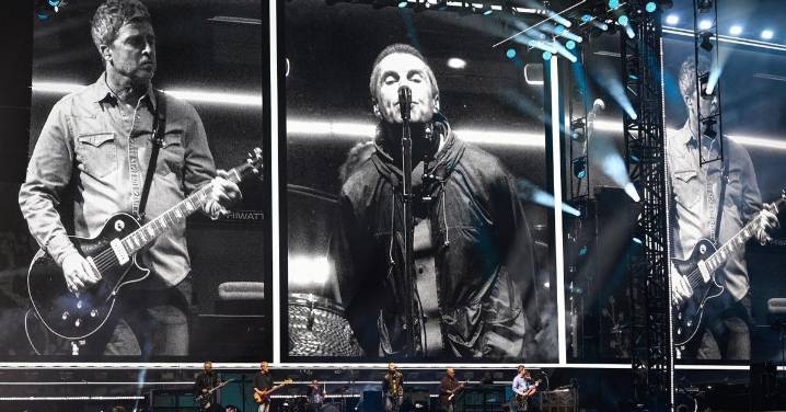 Un hombre muere en un concierto de Oasis al caer de la grada
