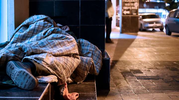 Cada 25 horas ocurre un hecho violento hacia personas en situación de calle