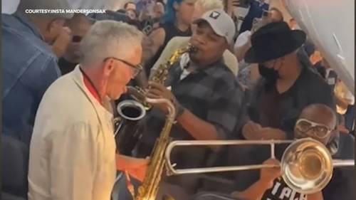 Musician Marcus Anderson goes viral after plane performance on delayed flight: 'Just incredible'