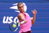 Alarma en el US Open: Alcaraz pide asistencia médica por molestias en la rodilla