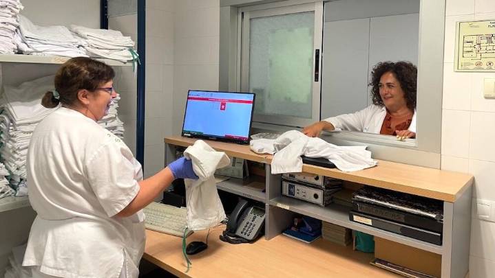 El Hospital de Villarrobledo incorpora chips a su ropa para optimizar su uso