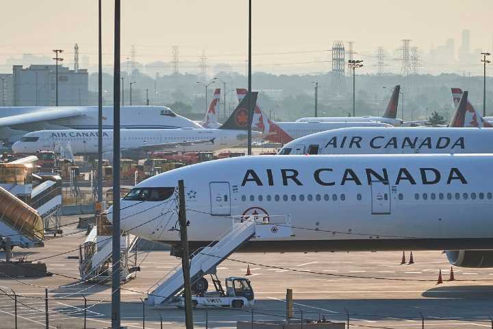 Air Canada cancela cientos de vuelos por huelga de tripulantes de cabina