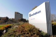 Hombre acusado en NY de hostigar a viuda del CEO asesinado de UnitedHealthcare