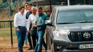 Un estudiado dispositivo de seguridad evita que Sánchez reciba las críticas del Valle de Laciana