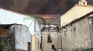 Desalojan varias localidades por la gravedad del incendio en el norte de Extremadura