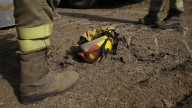 Un bombero muere y otro resulta herido al volcar una autobomba en Espinoso de Compludo en la extinción del incendio de Yeres, León