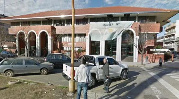 Una mamá golpeó a una maestra durante una reunión de padres en una escuela de Santa Fe