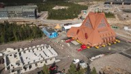 Así trasladan una iglesia entera a través de una ciudad en Suecia