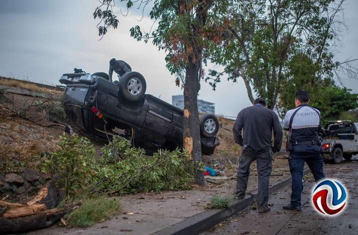 "Llueven" accidentes en la ciudad ante malas condiciones del clima