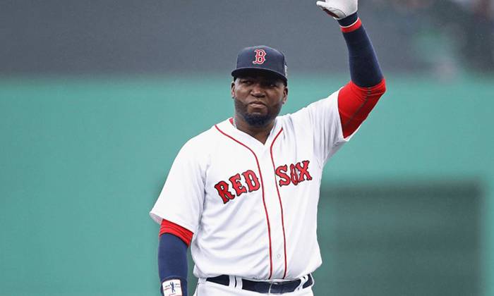 David Ortiz sorprende a fans con show durante demora por lluvia del Speedway Classic Reds vs Bravos