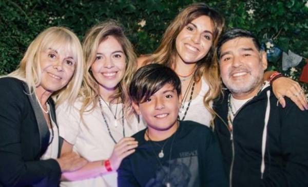 Claudia Villafañe, Dalma y Gianinna a la Justicia por uso indebido de imagen en el documental de Maradona