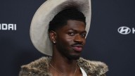 Acusan al rapero Lil Nas X de agredir a policías mientras caminaba desnudo en Los Ángeles