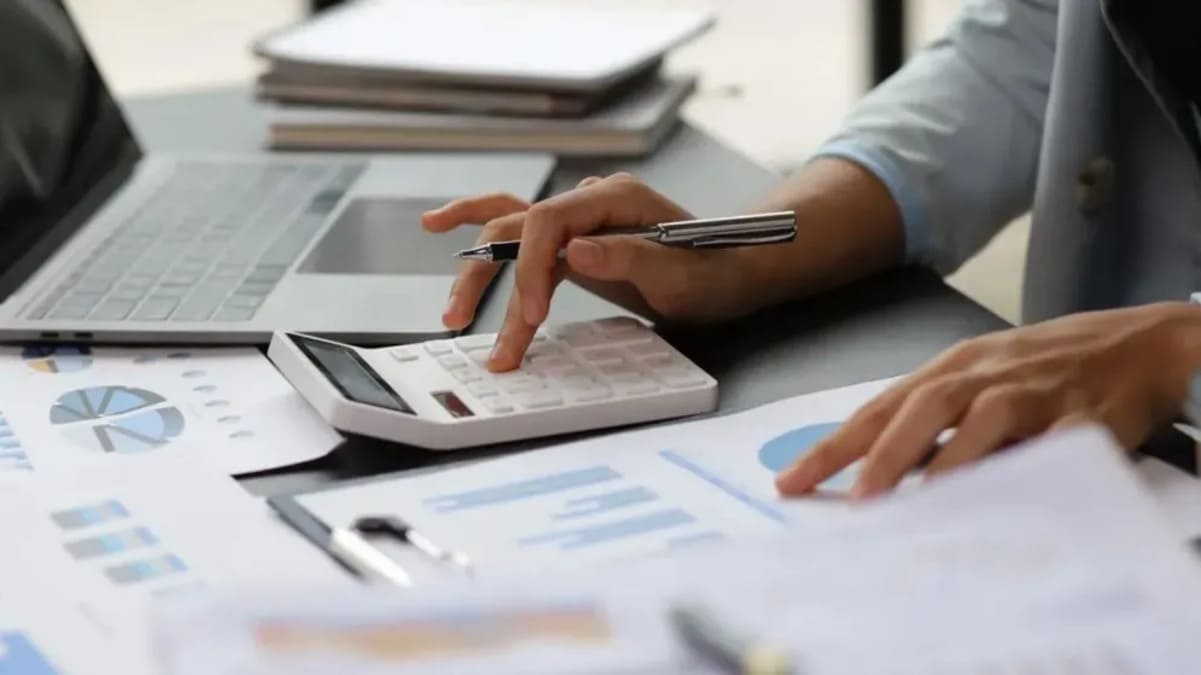 Luego de la sanción de la Ley Bases, se triplicó en un año la cantidad de empleados y jubilados que pagan Ganancias y ya son casi 1,2 millones