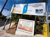 La Avenida Juan Luis Peralta de Benalmádena Pueblo se prepara para su remate final: acerado casi concluido y últimos pasos para su completa renovación