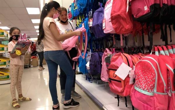 Incrementan ventas de papelerías hasta 80% por regreso a clases