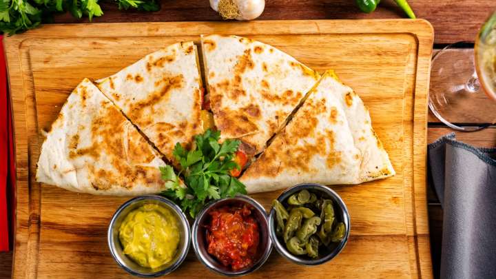 Quesadillas de pollo y queso: un plato reconfortante con alto contenido en proteínas
