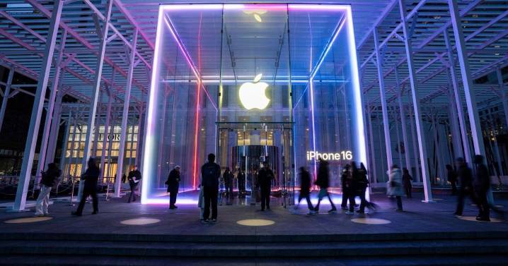 Apple is investing another $100 billion in the US, Trump set to announce