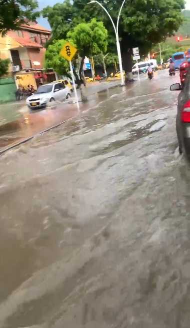 Aguacero en Santa Marta dejó varias calles inundadas