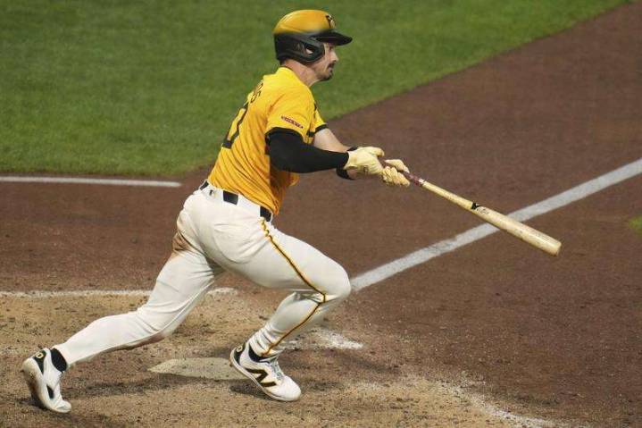 Bryan Reynolds has a 2-out, 2-run triple in the 8th in the Pirates' 3