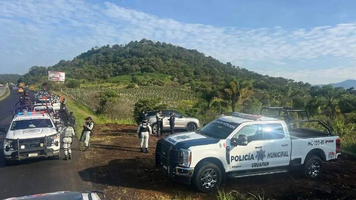 Robo de camioneta desata persecución en la autopista Siglo XXI