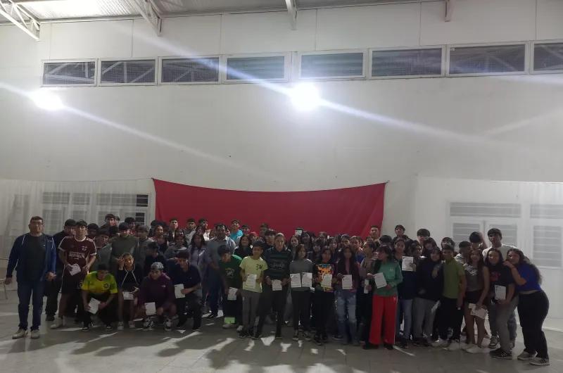 Brea Pozo implementó un programa de becas para alumnos secundarios y terciarios