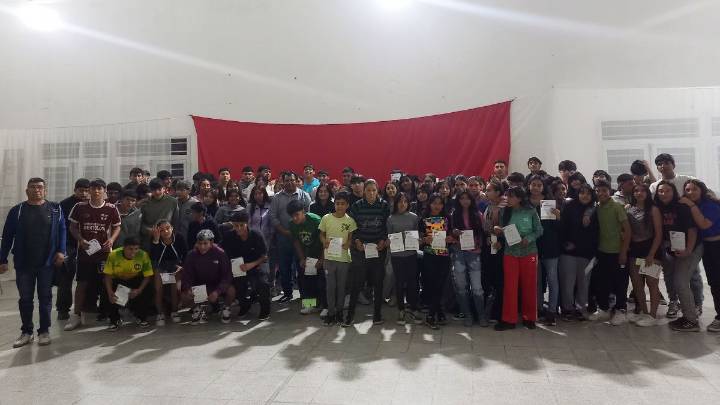 Brea Pozo implementó un programa de becas para alumnos secundarios y terciarios