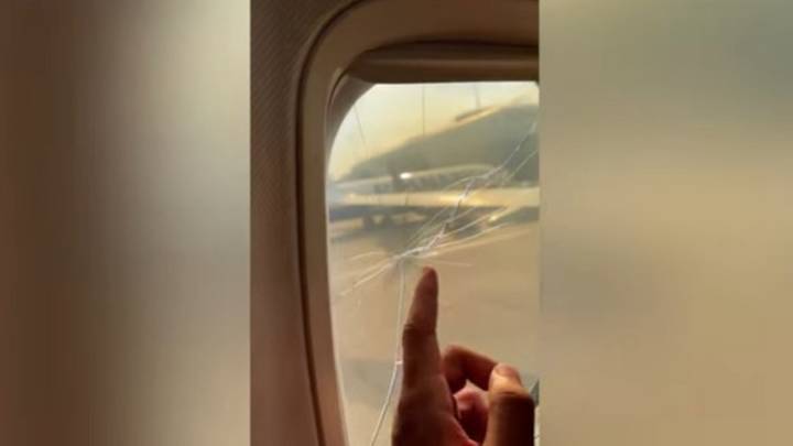 Un pasajero descubre una ventanilla dañada en un vuelo entre Manchester e Ibiza