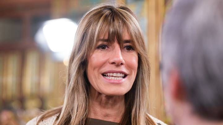 El juez Peinado imputa a Begoña Gómez y su asesora por malversación y las cita a declarar en septiembre