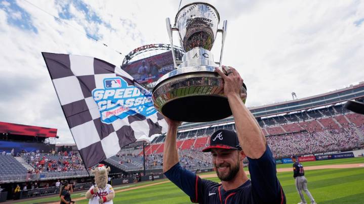 Despite delay, Braves top Reds 4-2 in historic Speedway Classic