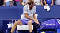 Daniil Medvedev se fue de Nueva York multado por destrozar su raqueta