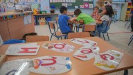 Calendario escolar para el curso 2025 - 2026 en España por comunidades: festivos y puentes