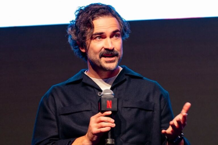 Alfonso Herrera denuncia robo en el AICM tras regresar de Europa; ¿qué se llevaron?