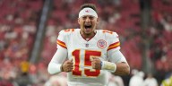 One pass, one TD: Mahomes, Chiefs get off to good start in 20