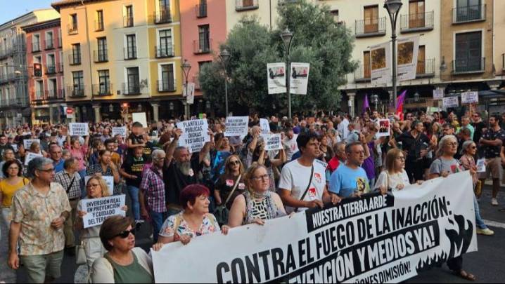 Nuevas protestas contra la gestión de los incendios en Castilla y León