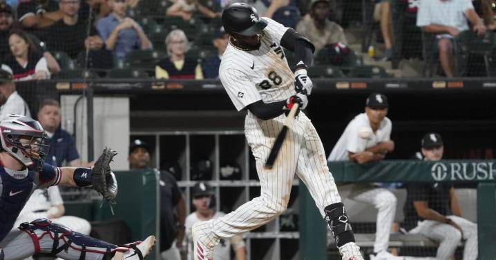 White Sox place center fielder Luis Robert Jr. on the 10-day IL with a left hamstring strain