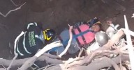 Mujer cae en socavón en la Gustavo A. Madero; bomberos de la CDMX acuden al rescate