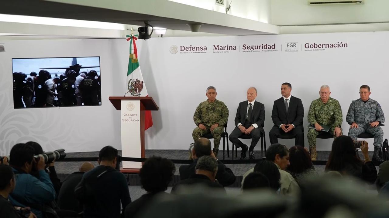 Mexico says handing capos to the US is to stop their influence in prisons, not tariffs negotiations