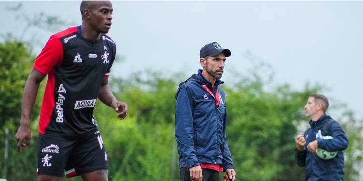 Técnico del América definió su futuro tras la eliminación en la Copa Sudamericana: “Pensar en lo que viene”