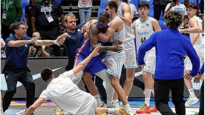 Final con piñas y derrota agónica: noche negra para Argentina en la AmeriCup