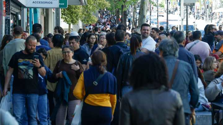 La inmigración lleva a España a un nuevo máximo de población, con 49,3 millones