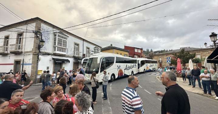 Una alcaldesa socialista de Galicia lidera una protesta en defensa de un detenido por los incendios