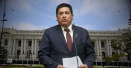Luis Aragón rechaza propuesta de elevar sueldo de diputados y senadores: "Monto es excesivo para la realidad del país"