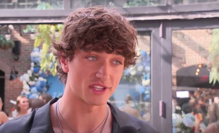 'The Summer I Turned Pretty' Star's Bold Gospel Message: 'You Can't Be a Lukewarm Christian'