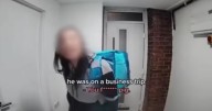 Le dijo a su esposa que iba de viaje de trabajo, pidió comida a domicilio con su amante y lo descubrieron